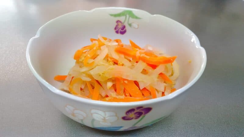 小鉢に入った煮なます