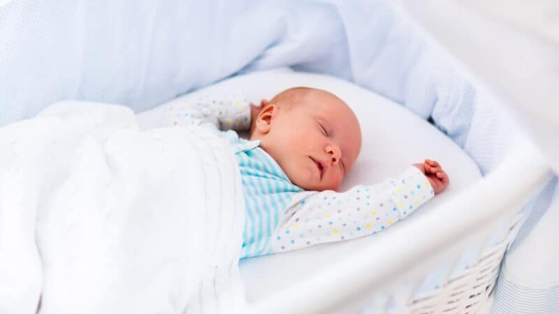 Moses Baskets Vs Cribs: Which Is Best For Your Baby’s Sleep?