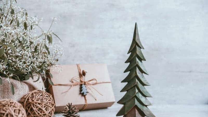 A Guide For Minimalist Christmas Traditions