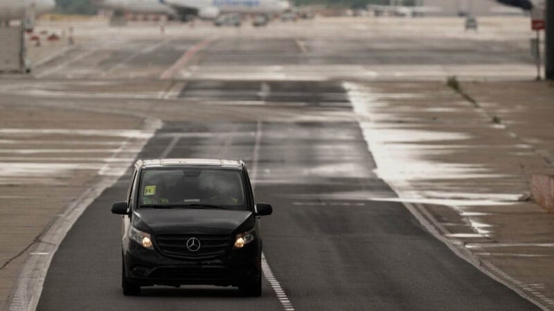 From Door to Departure: The Hidden Perks of Airport Car Services You Didn’t Know