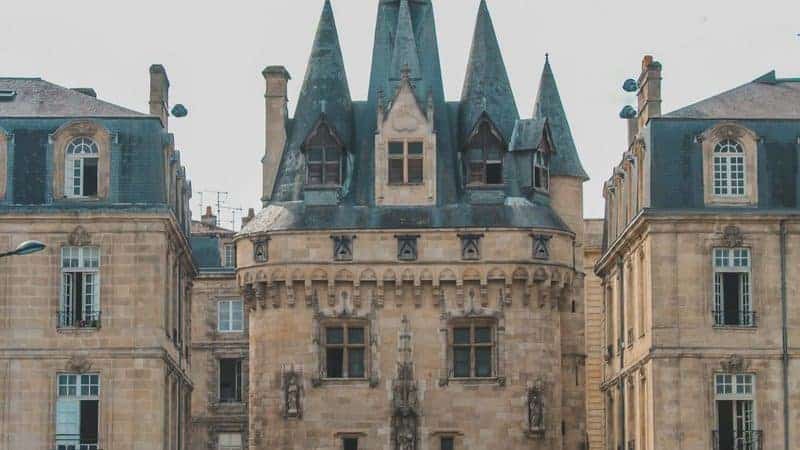 How a Free Walking Tour Can Completely Change Your First Day in Bordeaux