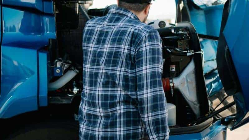 How a Truck Accident Attorney Investigates Who Was Really at Fault