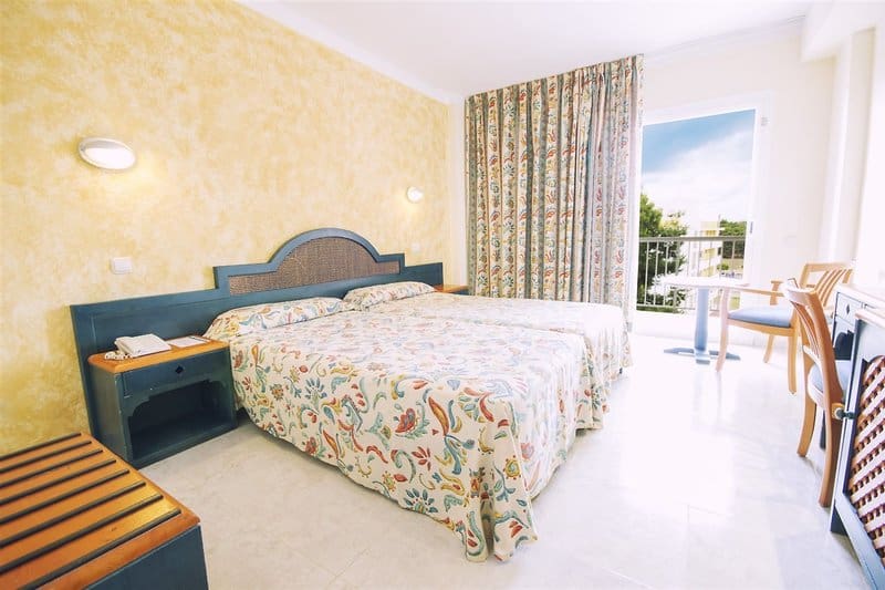 Beispiel Hotelzimmer Kurzurlaub auf Ibiza All Inclusive - günstig Urlaub buchen über WoW ab 295,60€ Beispiel Hotelzimmer Kurzurlaub auf Ibiza All Inclusive - günstig Urlaub buchen über WoW ab 295,60€