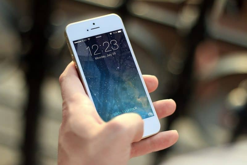Mano sujetando Smartphone