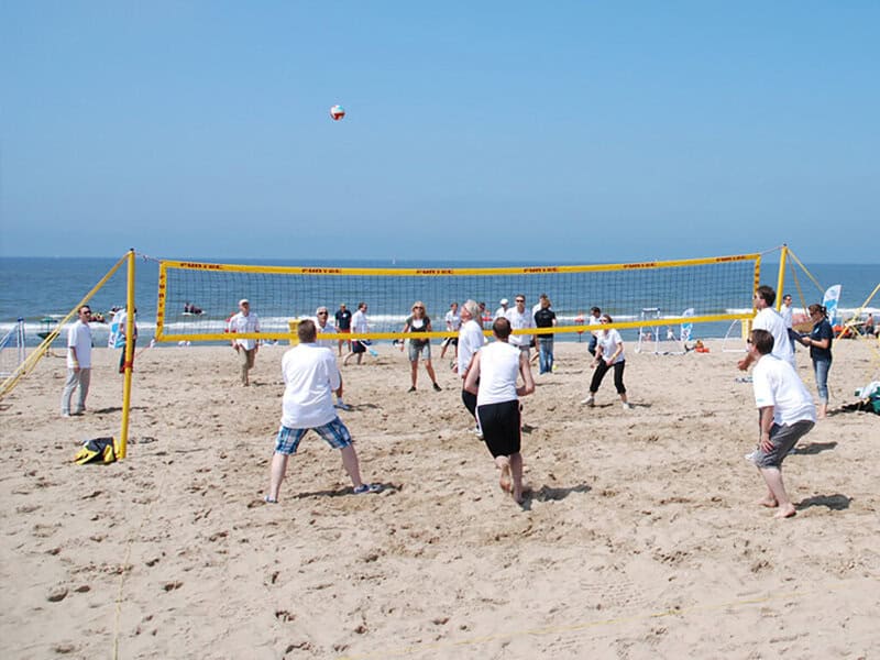 Beachvolleybal activiteit strand