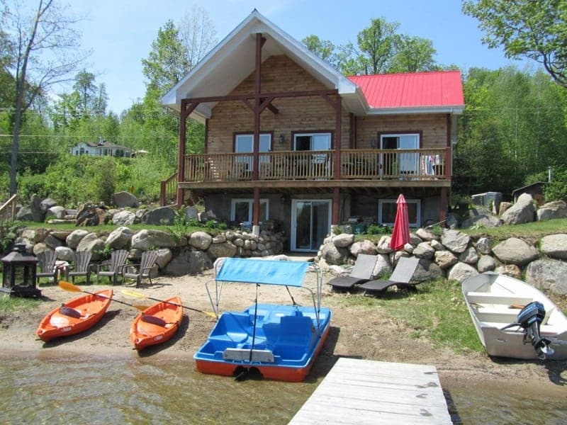 Chalet, bord de l'eau, vue sur le lac, quai
