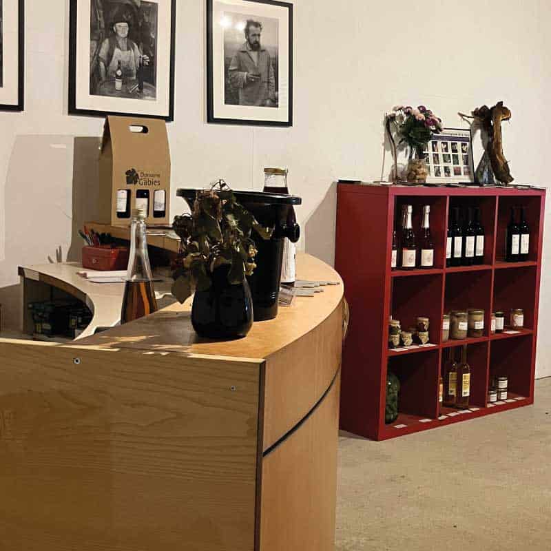 Activités, vente et dégustation au Domaine des Gabies, domaine viticole en Haute-Vienne, vers la page Le Domaine : chai de dégustation