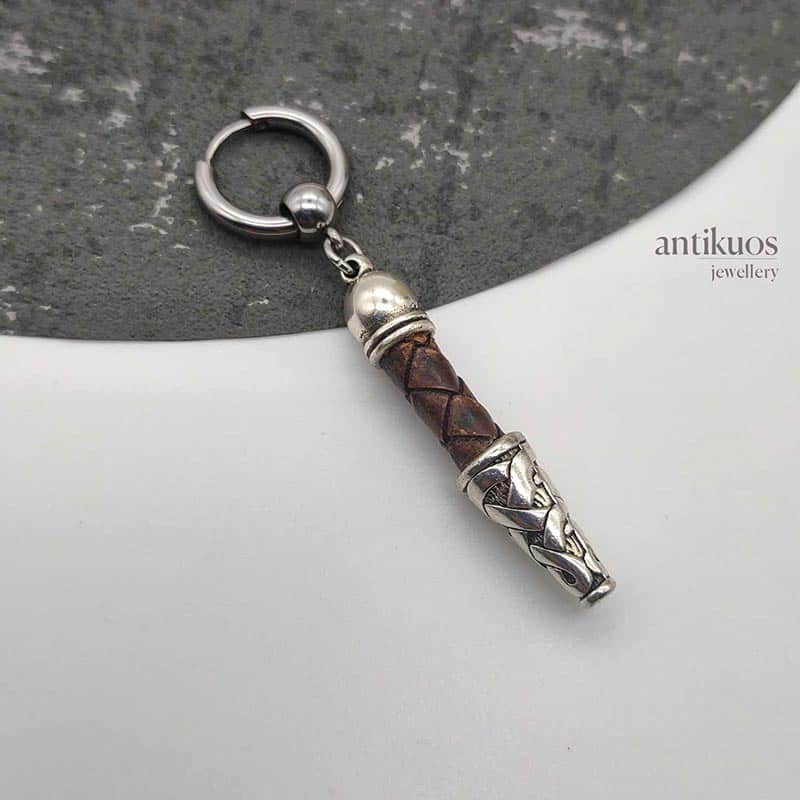 Carantok leather mens earring antikuos, detail