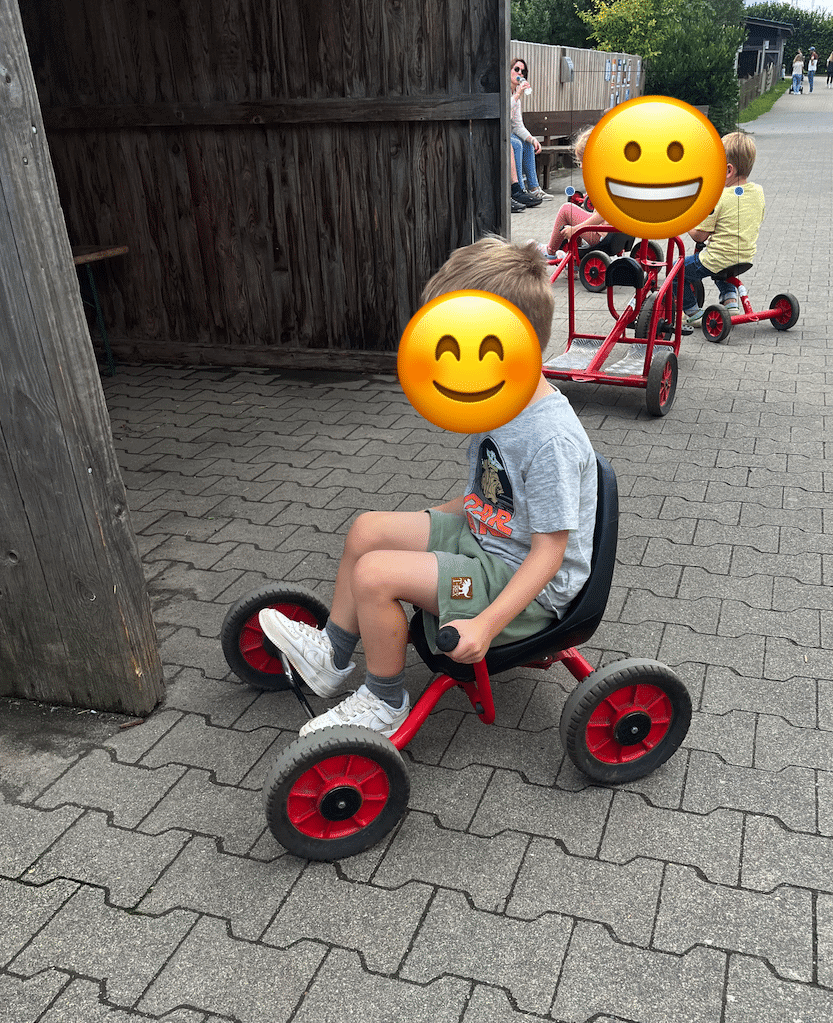Tretautos am Glessener Mühlenhof