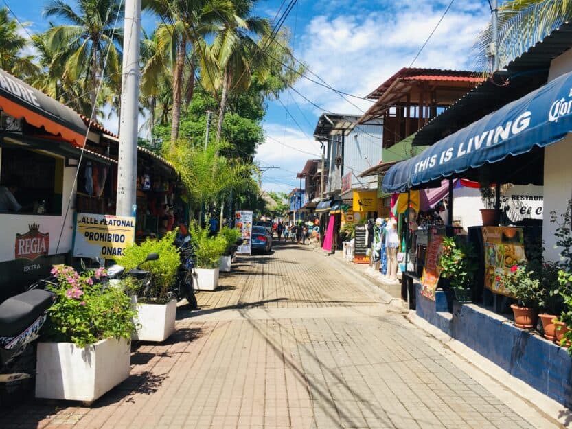 Playa El Tunco Playa El Tunco Main Street