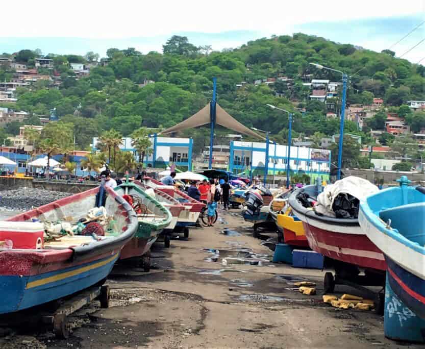 La Libertad Harbour La Libertad Harbour, boats on the pier