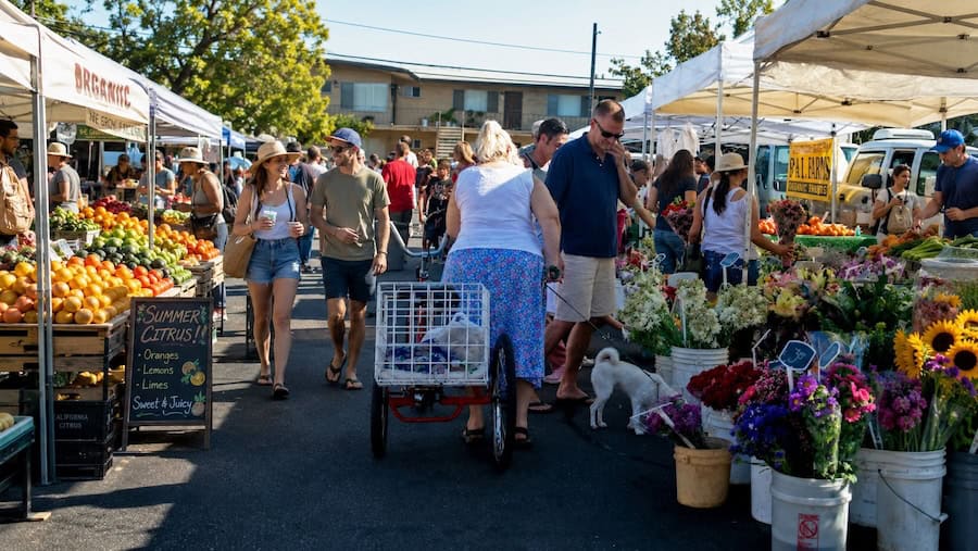 north-park-farmers-market-shoppers-san-diego