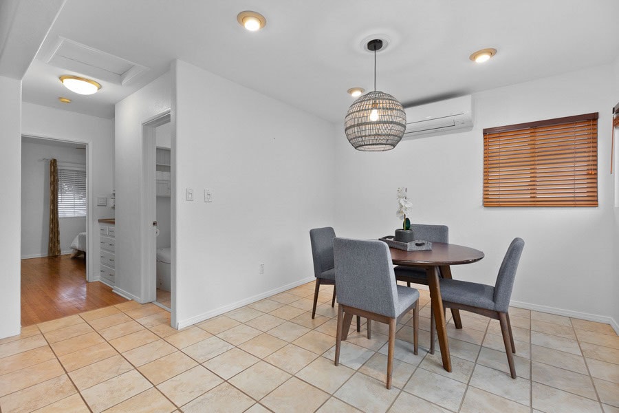 2344 Commonwealth Ave - Dining Area