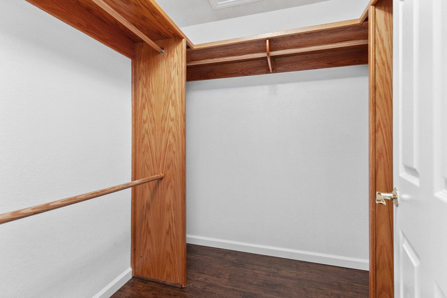 2344 Commonwealth Ave - Walk-in Closet