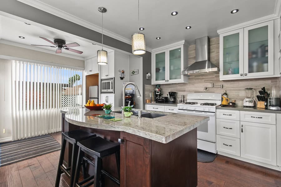 2632 Boundary St - Kitchen Area