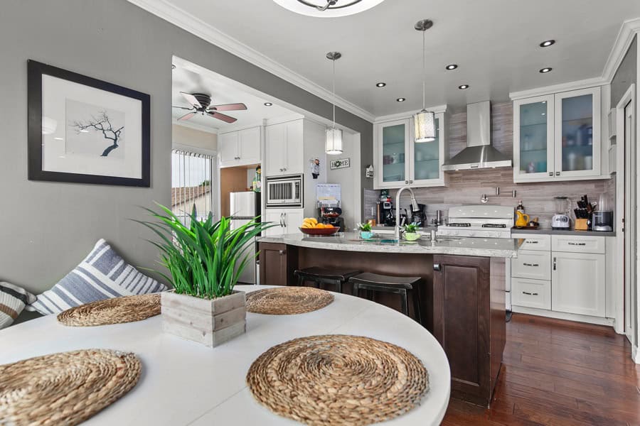 2632 Boundary St - Dining Area with View of the Kitchen