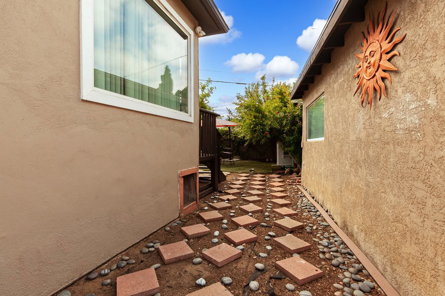 2632 Boundary St - Pathway to the Backyard and Garden