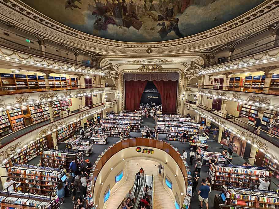 Книжарница El Ateneo Grand Splendid в Буенос Айрес е една от най-красивите книжарници в света