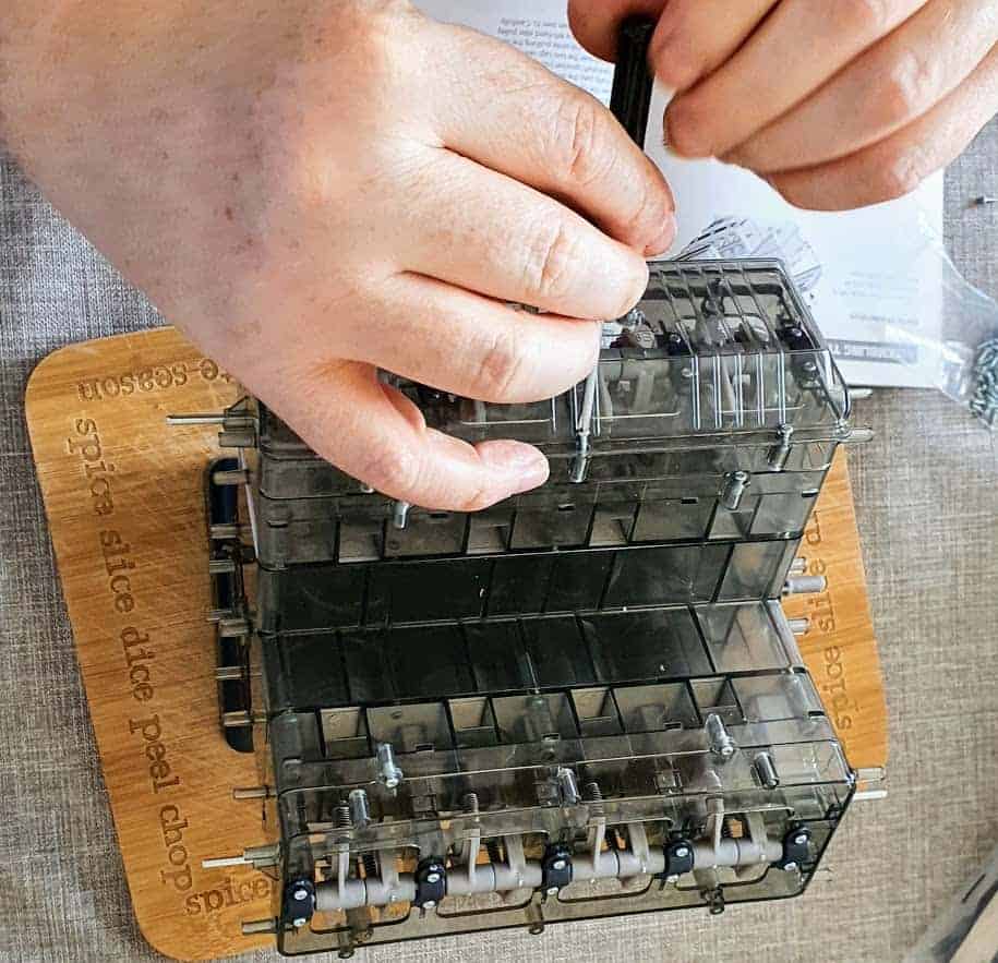 hands building the v8 engine
