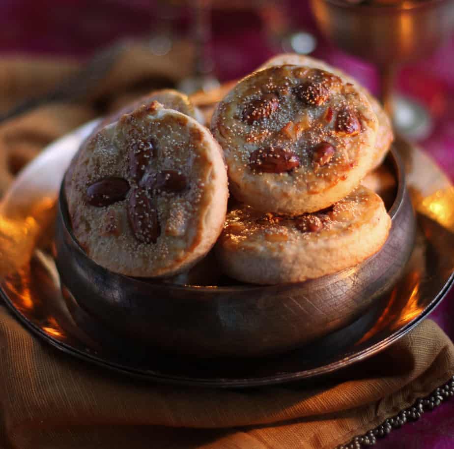 Roth cookies in a metal bowl