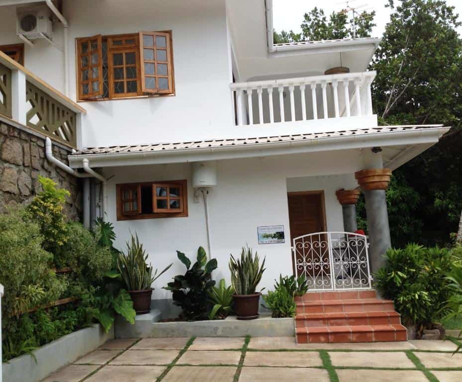 cavern apartments praslin 1