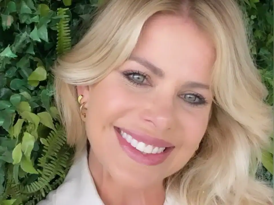 Relembre os detalhes do ensaio histórico de Karina Bacchi para a revista Playboy em 2006 e descubra os motivos pelos quais a famosa hoje se arrepende de ter posado nua.