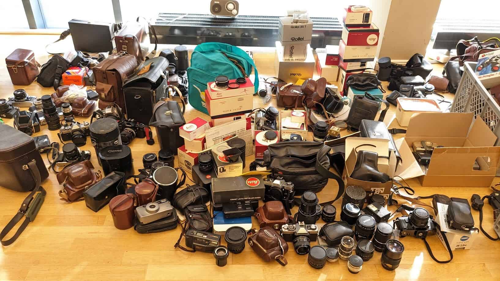 Cameras, lenses and photography equipment from the Analog Lounge collection