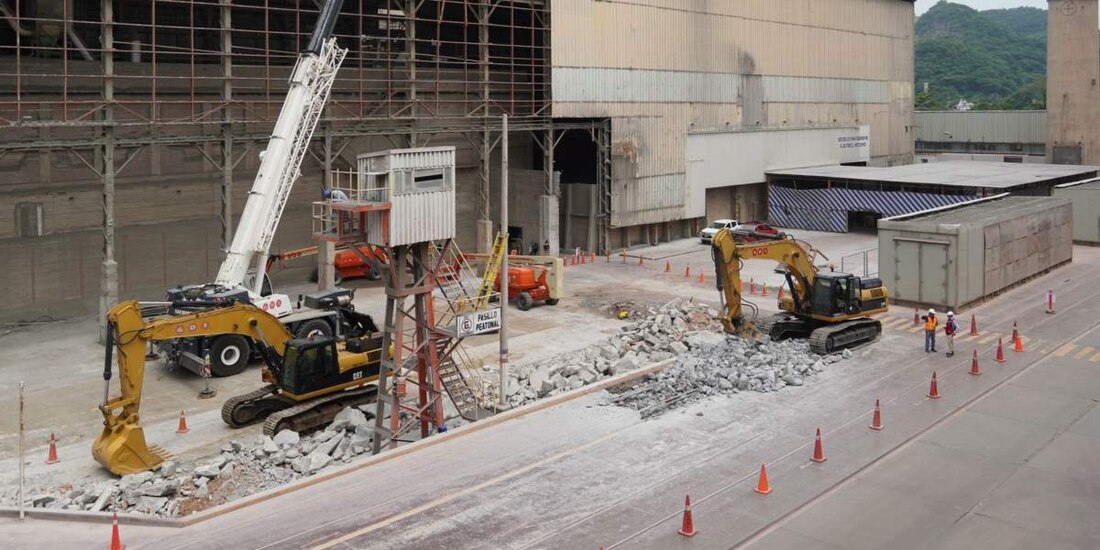 Suministro de materiales para construcción de alta calidad en obra - Misión Corporación Azul