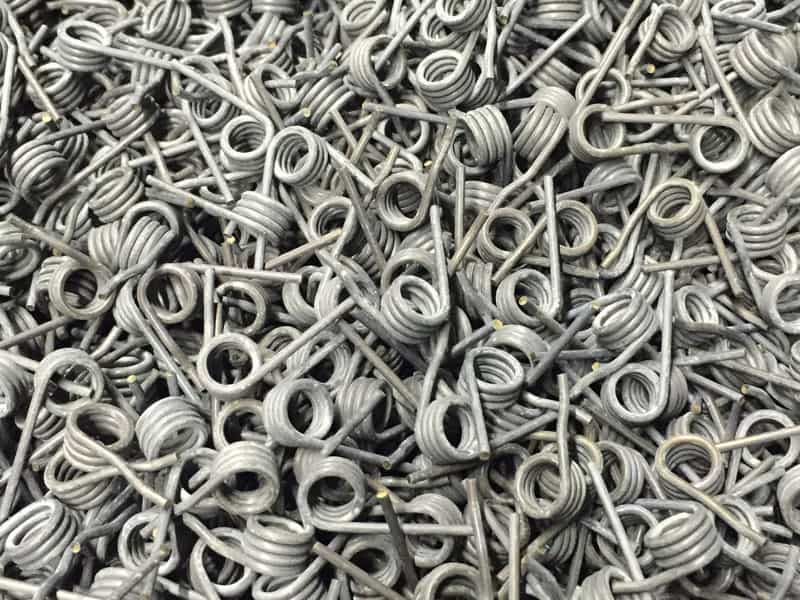 Edelstahlstrahlen - Schenkelfeder ungestrahlt