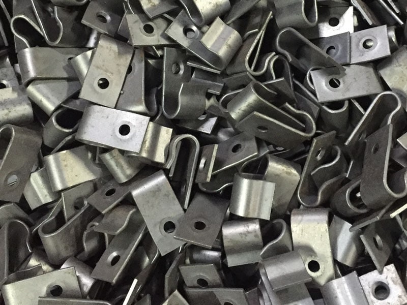 Edelstahlstrahlen - Haken ungestrahlt