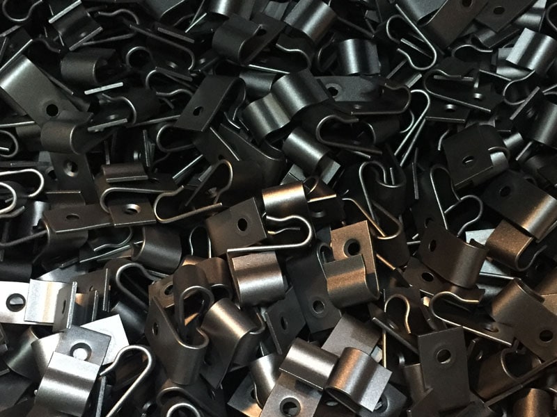 Edelstahlstrahlen - Haken gestrahlt