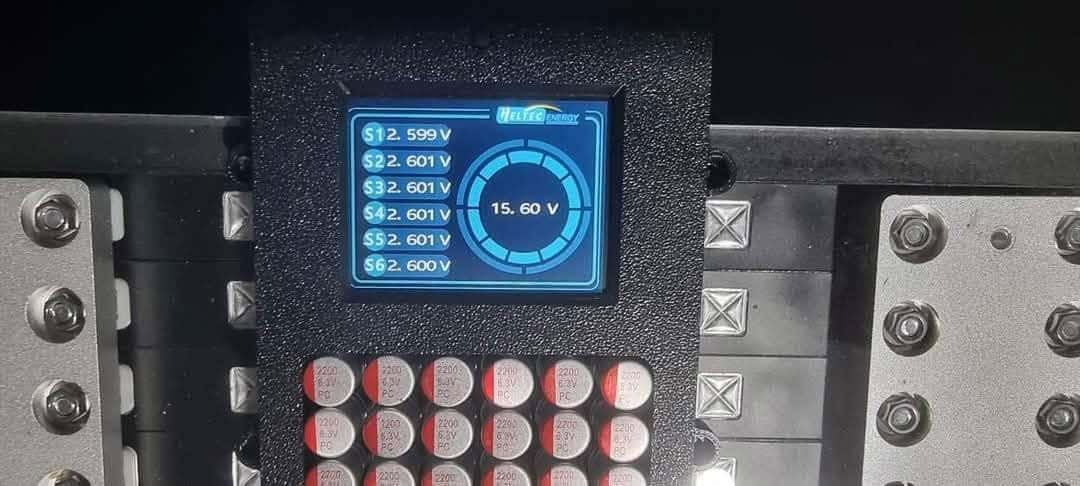 Electronic device displaying voltage readings