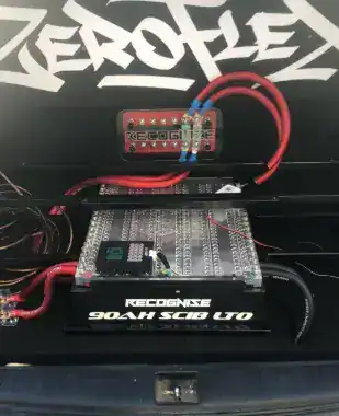 Car audio amplifier system with cables and power module