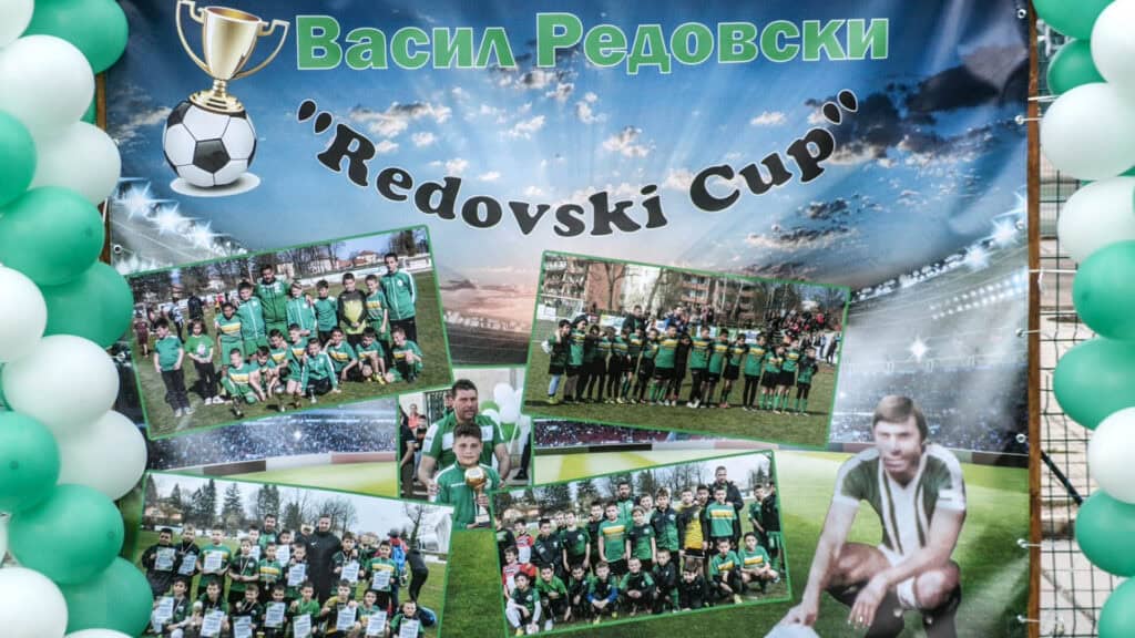 Детски футболни формации изпълниха с емоции третото издание на   Редовски къп