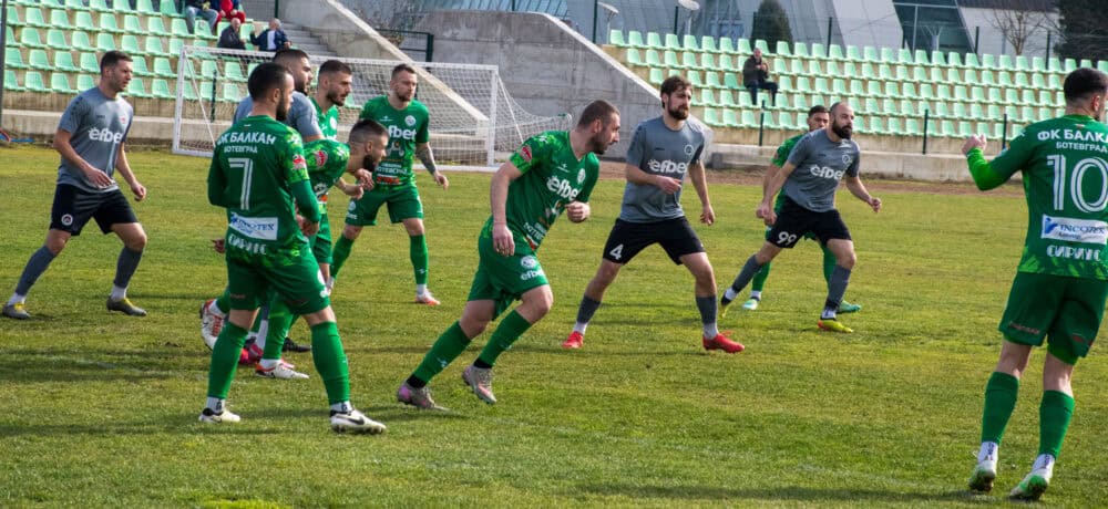 Футболистите на Балкан посрещат Септември Симитли