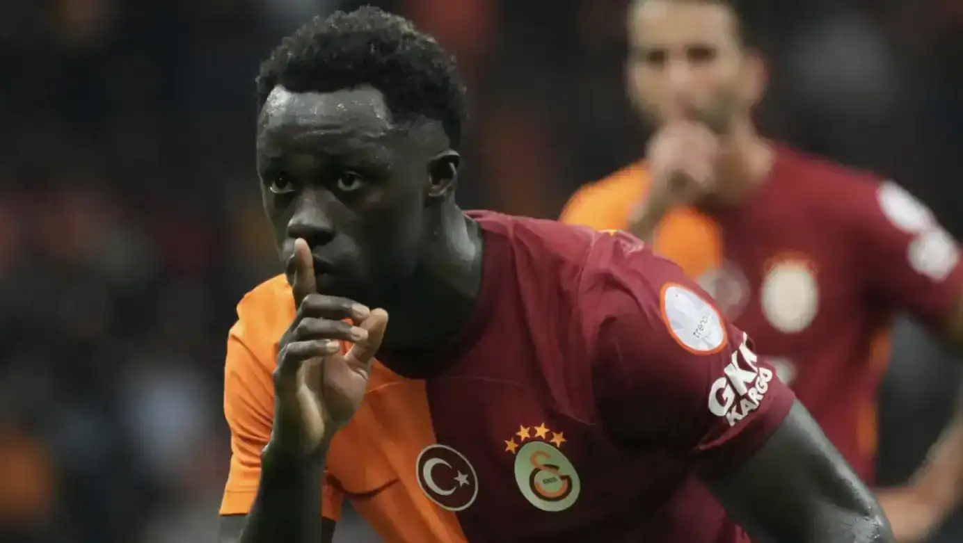 Davinson Sanchez to Como: Galatasaray Negotiations Heat Up As Cesc Fabregas Eyes Colombian Defender