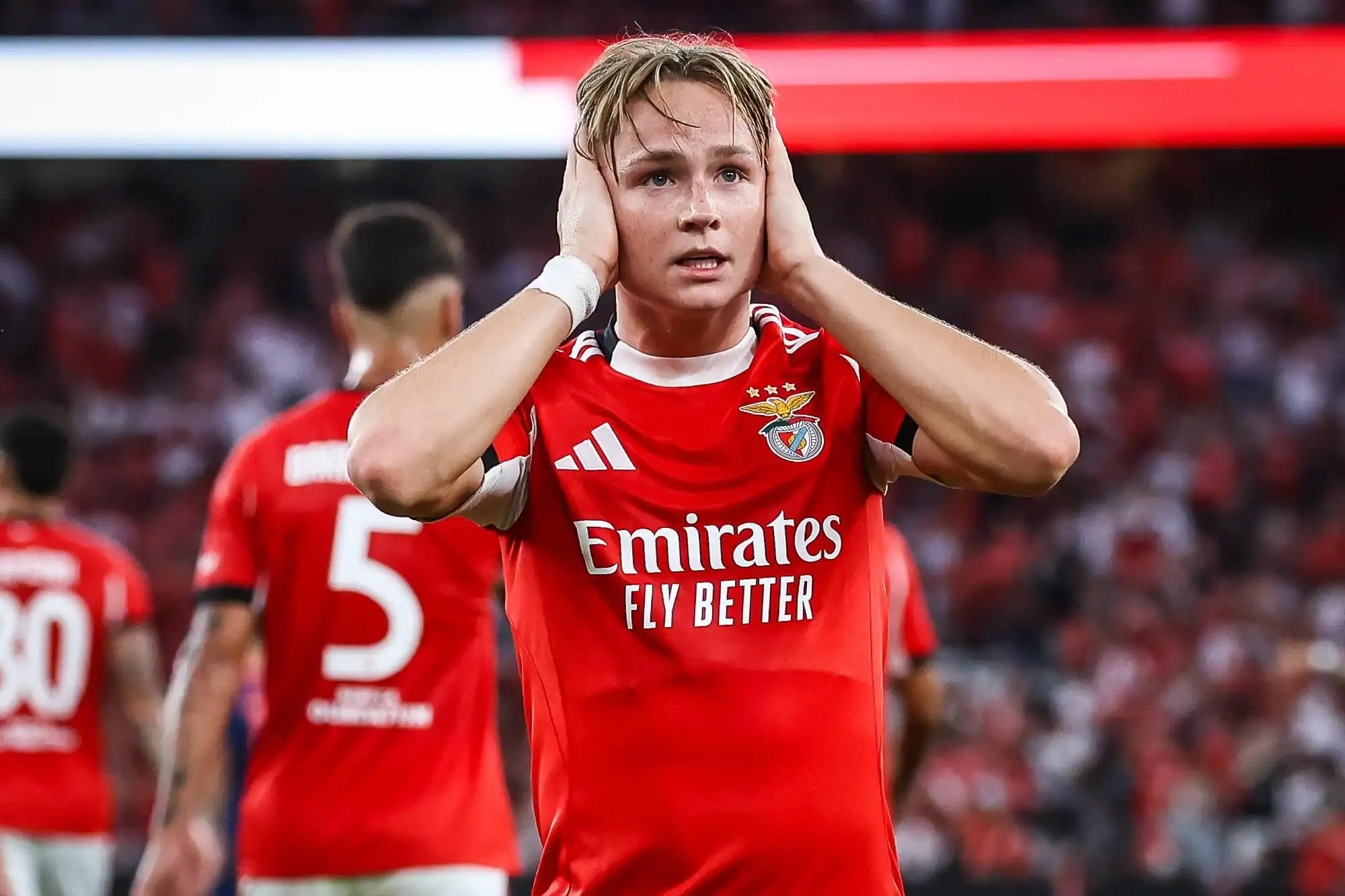 Milan and Como Set for Bidding War as Benfica Demand €30m for Schjelderup