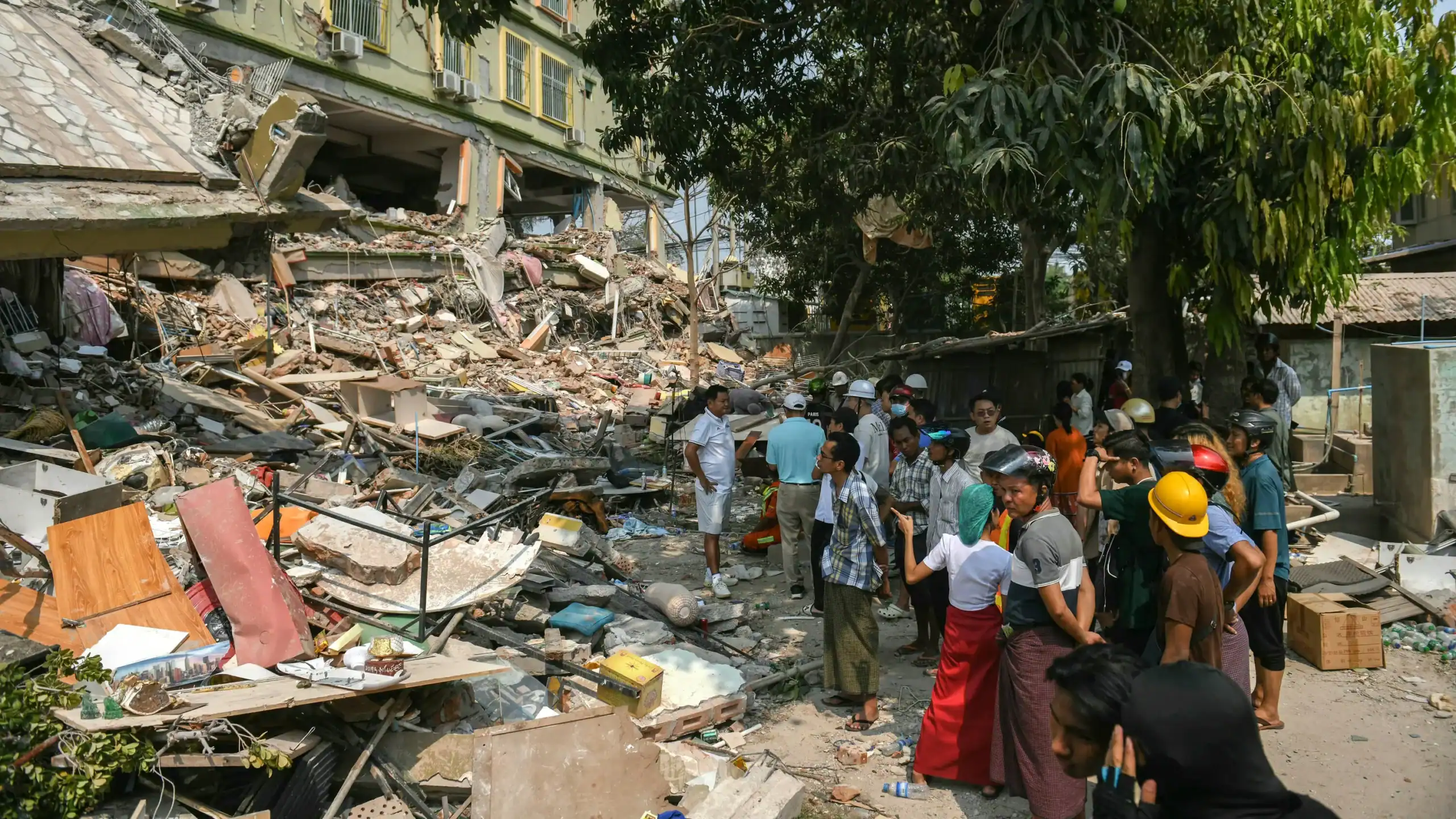 Venezuela Earthquake Rescuers Discover Collapsed Buildings Were ‘Held Up by Styrofoam’ as Death Toll Tops 1,450