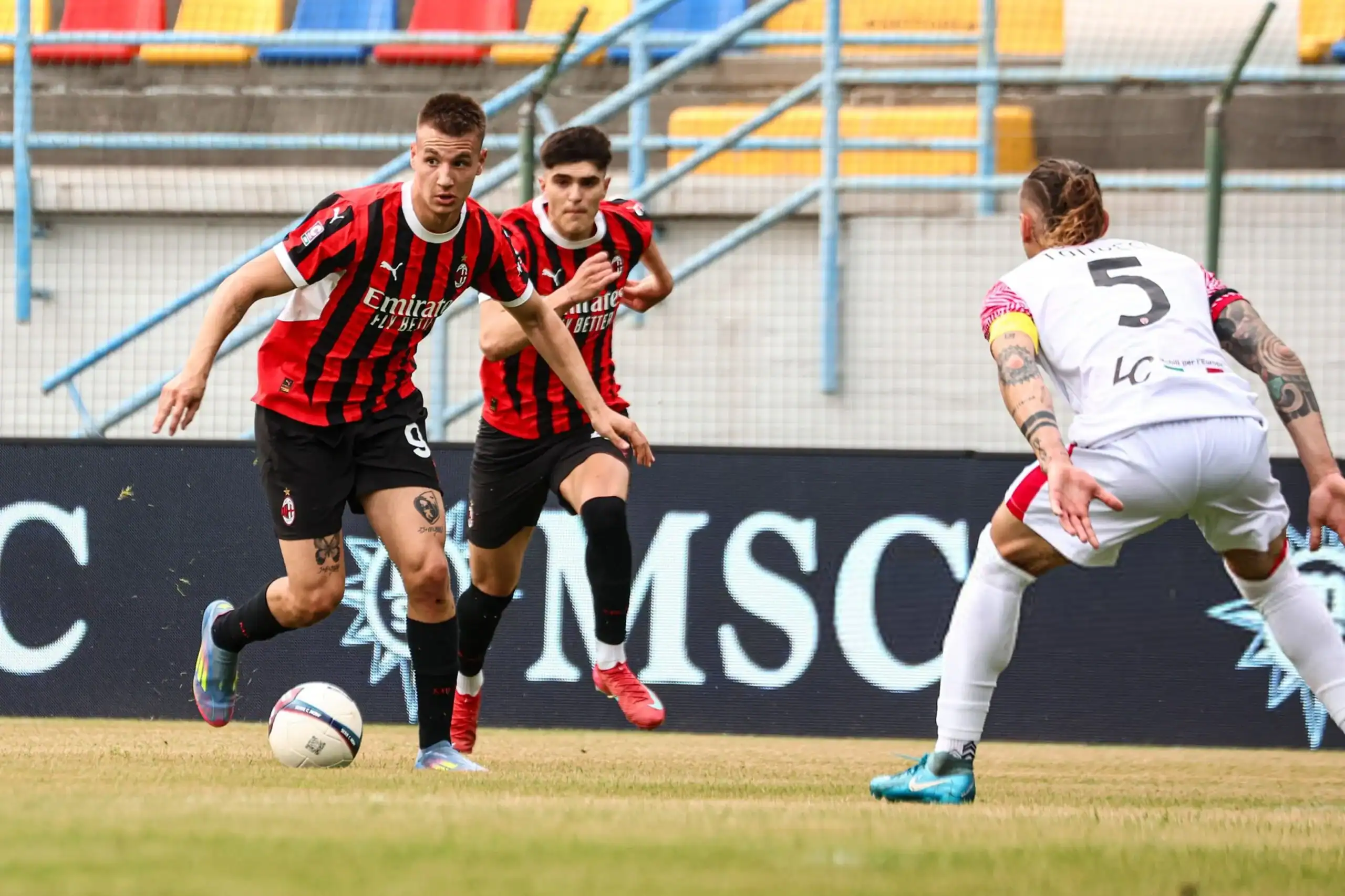 AC Milan Races to Secure Future Stars: Camarda and Comotto Contract Extensions Imminent