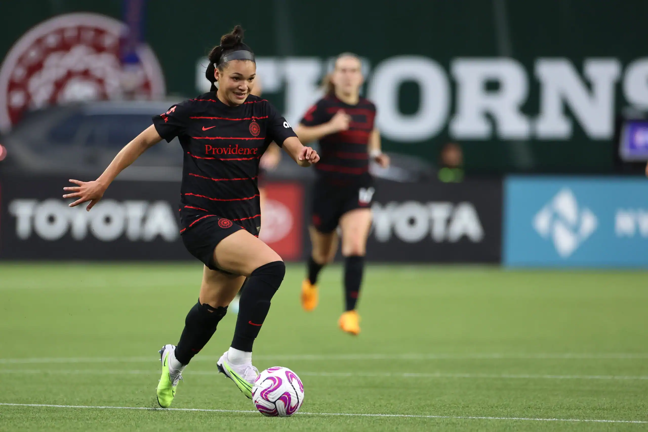 Ashley Sanchez Surges Ahead in NWSL Golden Boot Race with Brace Against Reign