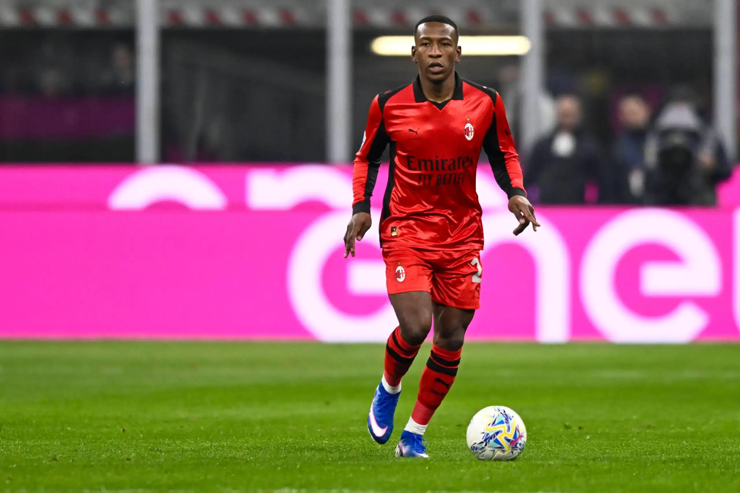 Aston Villa Open Talks for Pervis Estupinan as Milan Demands €20 Million