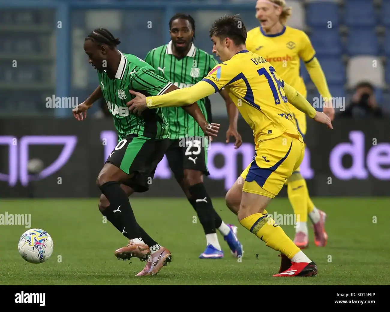 Bowie Transfer Saga: Sassuolo and Verona in €12m Standoff