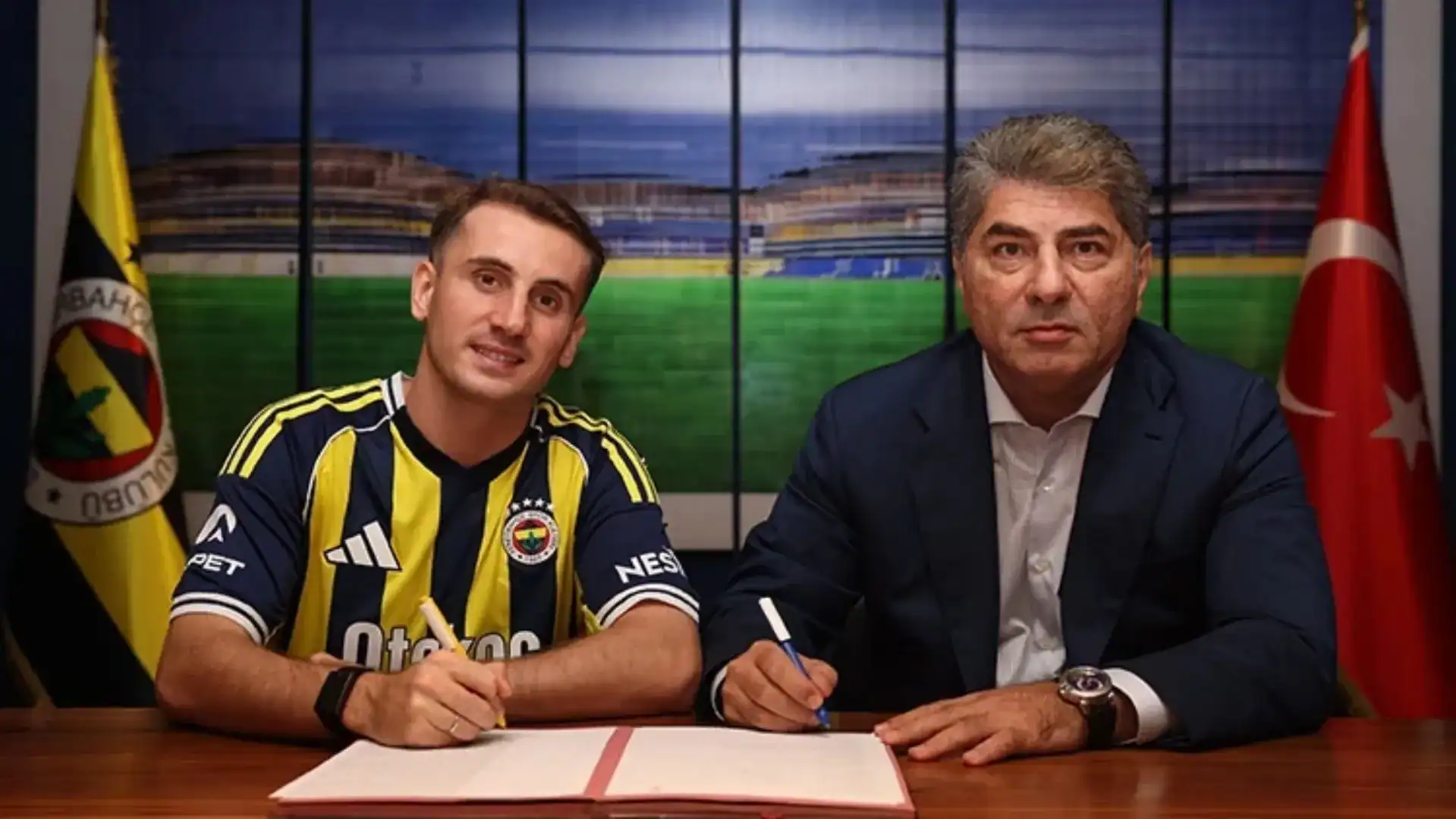 Fenerbahce Directors Arrive in Italy for Leao Permanent Transfer Talks