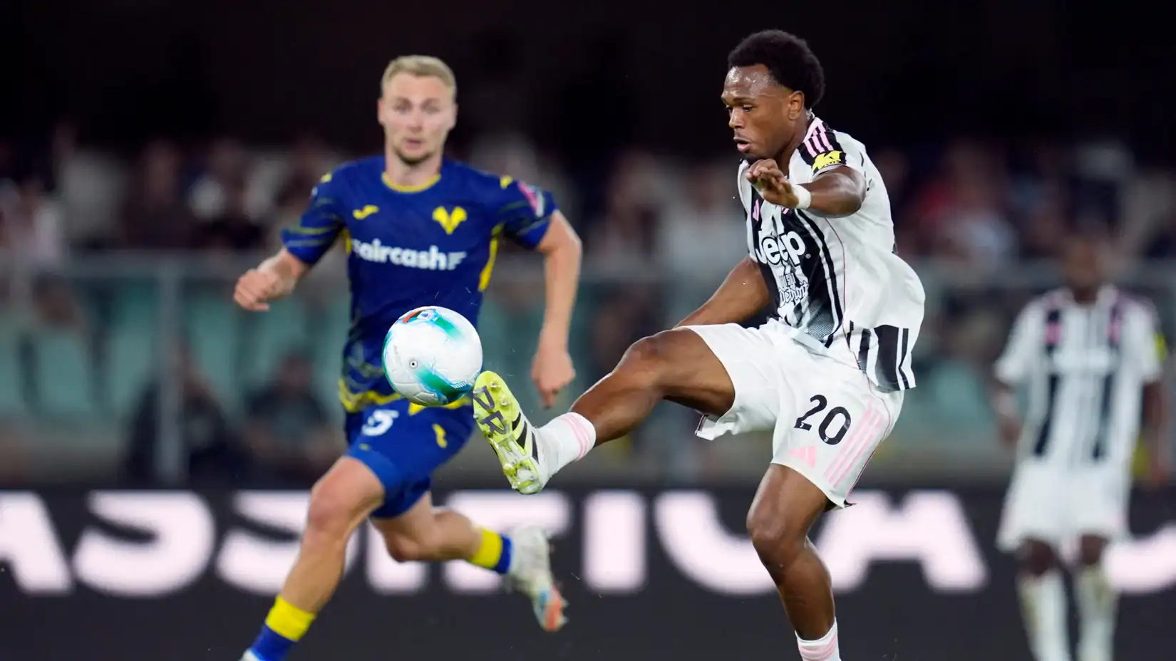 Juventus Flop Lois Openda Attracts Interest from Coventry City and French Clubs