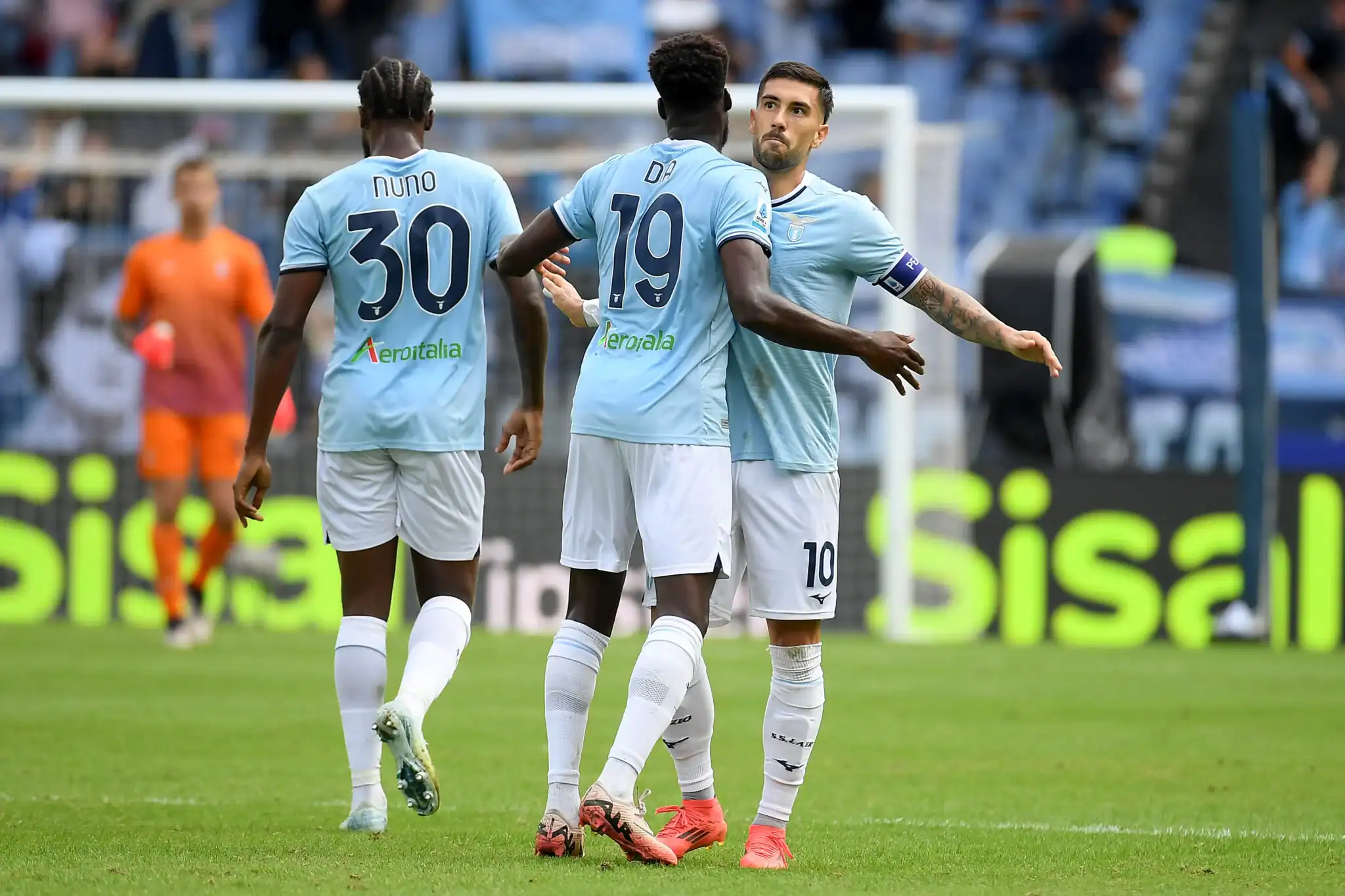 Lazio Open Talks With Fiorentina for Two Italian Midfielders Nuno Tavares: Biancocelesti’s Midfield Revamp Takes Shape