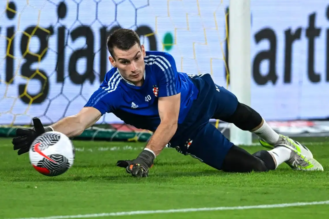 Livakovic Targeted by Torino and Dinamo Zagreb from Fenerbahce: Goalkeeper’s Future in Doubt