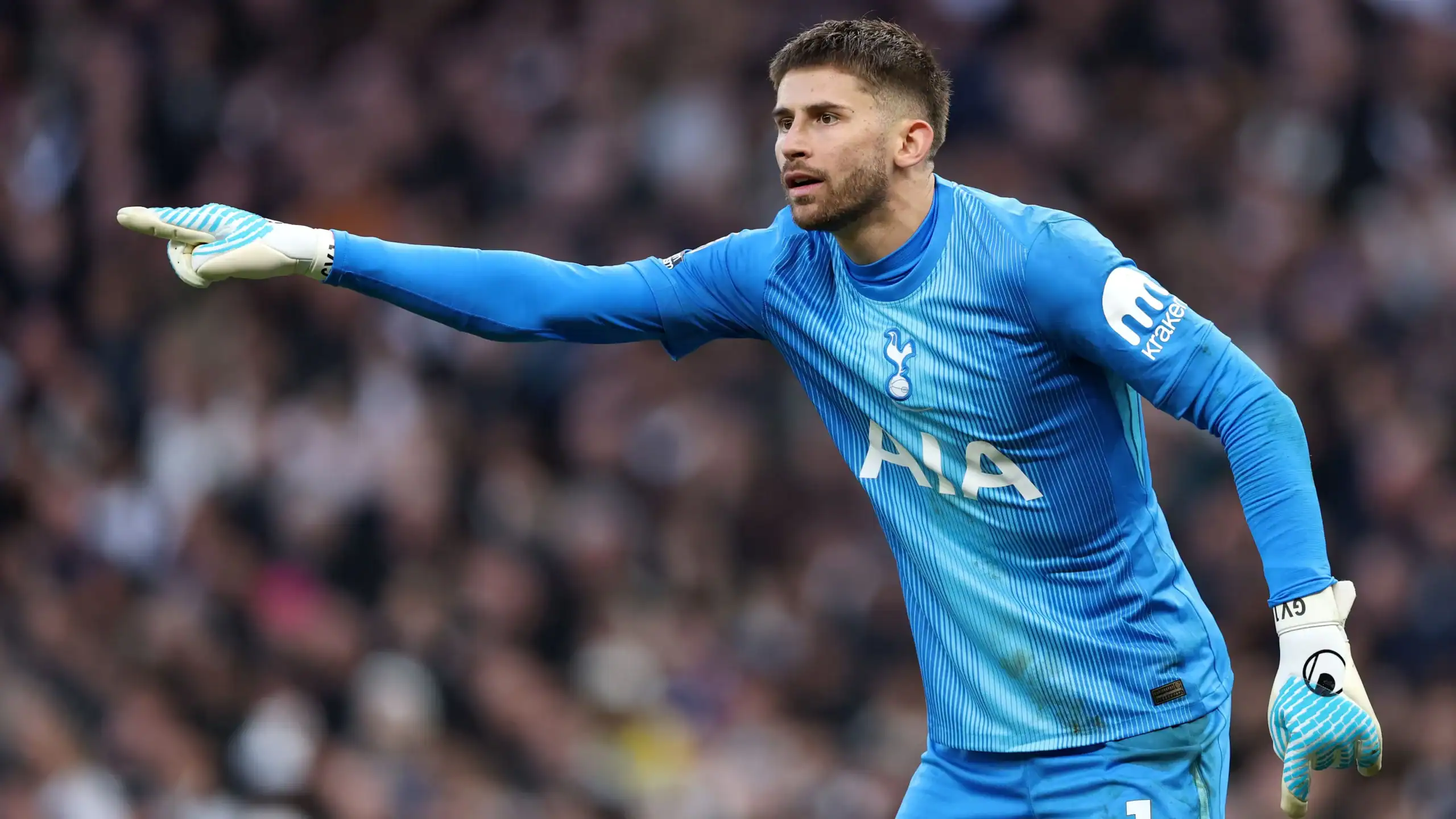 Vicario Eyes Juventus Move as Spurs Open Door to Loan Deal
