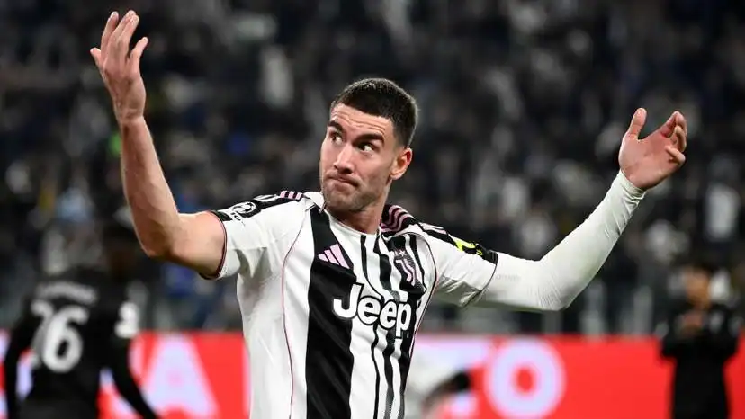 Vlahovic Seeks Juventus Return: Striker Initiates Contract Talks After Free Agent Exit