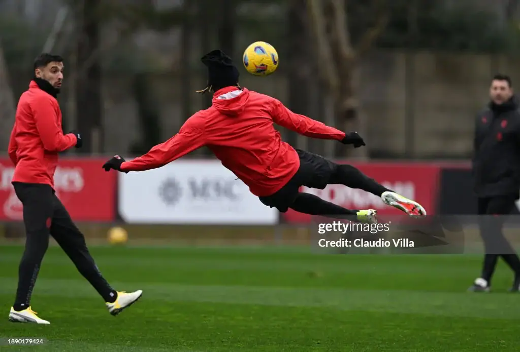 Leao’s Mirth and Amorim’s Generosity: AC Milan Training Camp Highlights