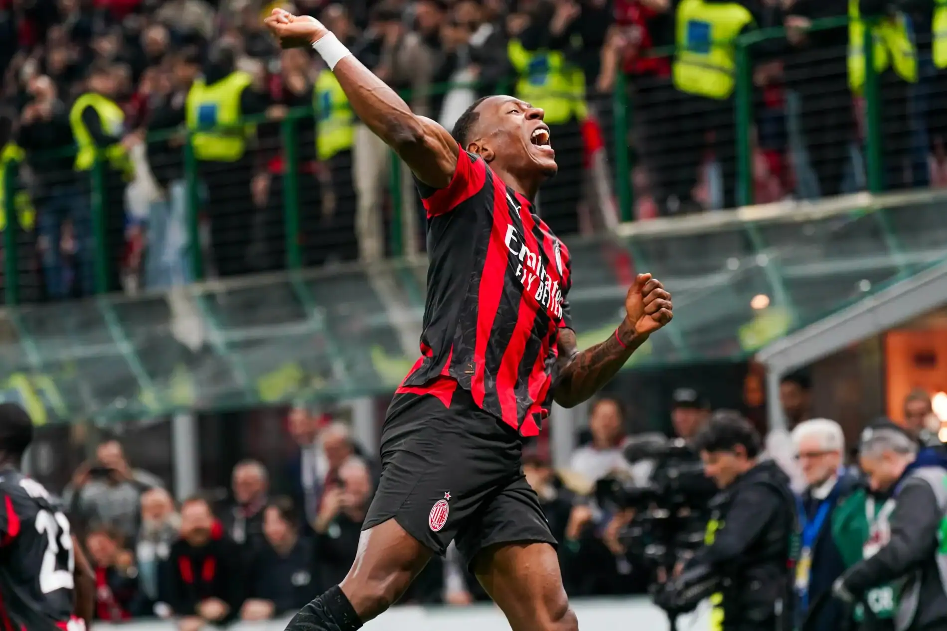 AC Milan Receive Estupinan Boost Ahead of Sassuolo Clash